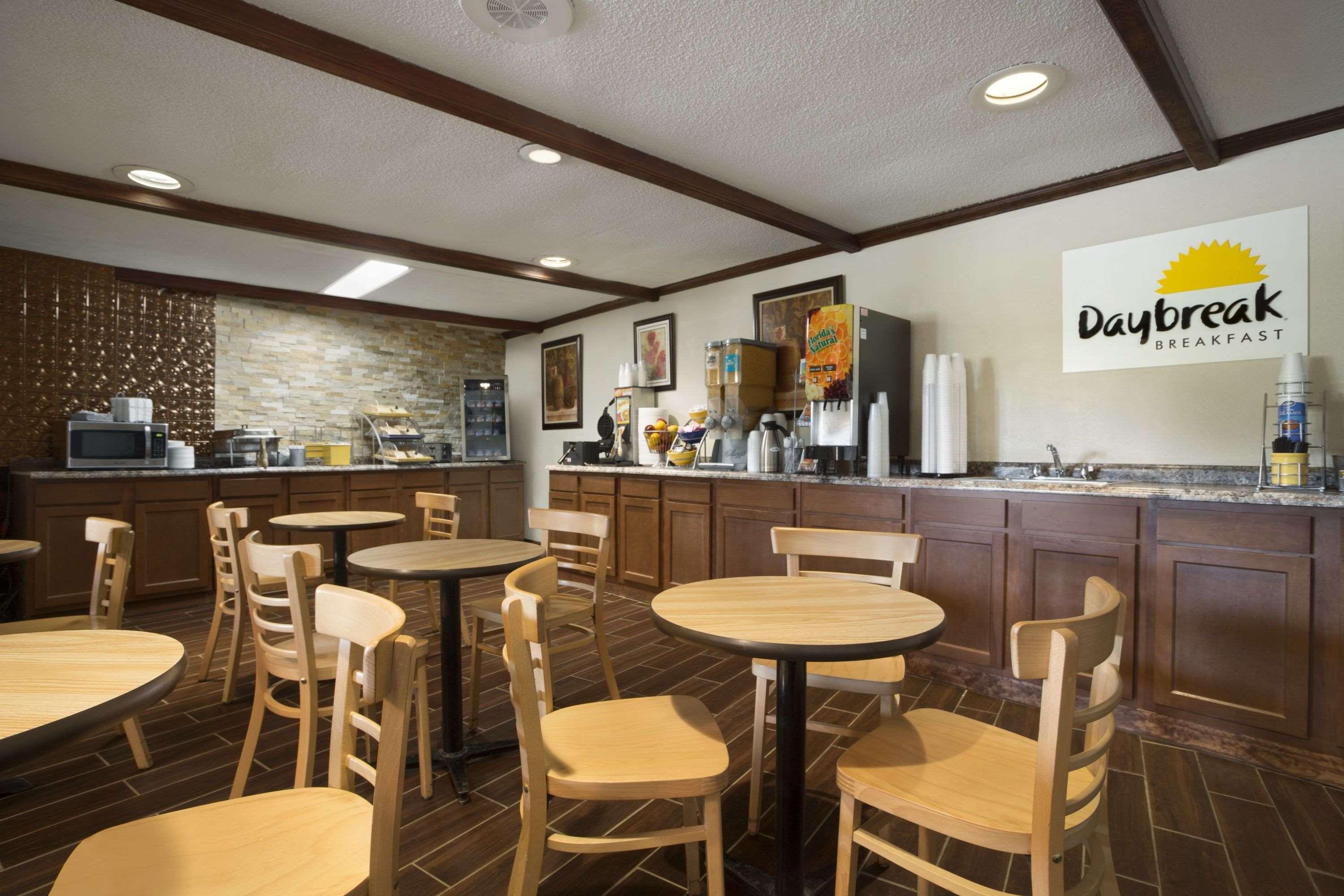 Hotel Ramadaby Wyndham Pittsburgh-New Stanton Extérieur photo