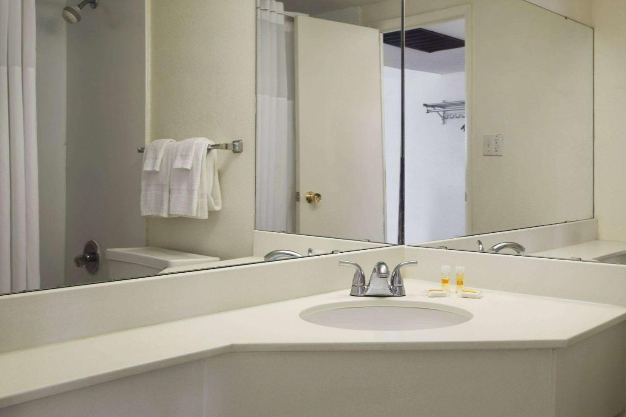 Hotel Ramadaby Wyndham Pittsburgh-New Stanton Extérieur photo