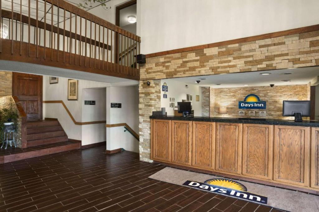 Hotel Ramadaby Wyndham Pittsburgh-New Stanton Extérieur photo