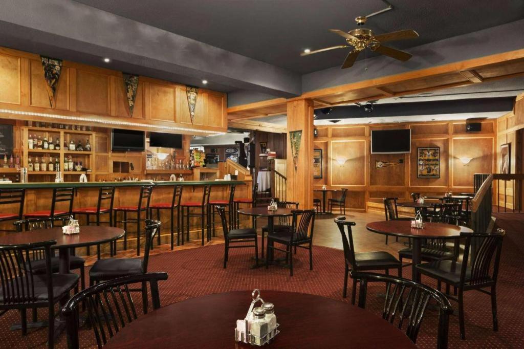 Hotel Ramadaby Wyndham Pittsburgh-New Stanton Extérieur photo