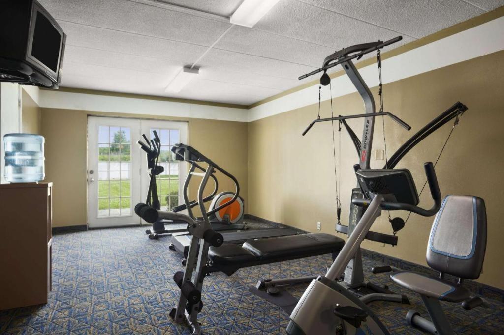 Hotel Ramadaby Wyndham Pittsburgh-New Stanton Extérieur photo