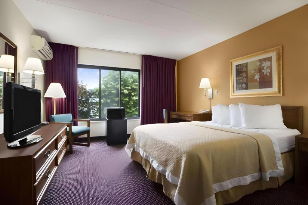 Hotel Ramadaby Wyndham Pittsburgh-New Stanton Extérieur photo