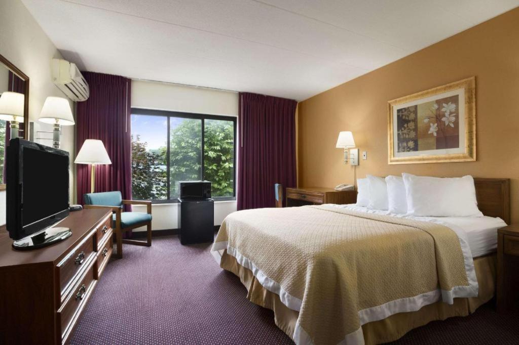 Hotel Ramadaby Wyndham Pittsburgh-New Stanton Extérieur photo
