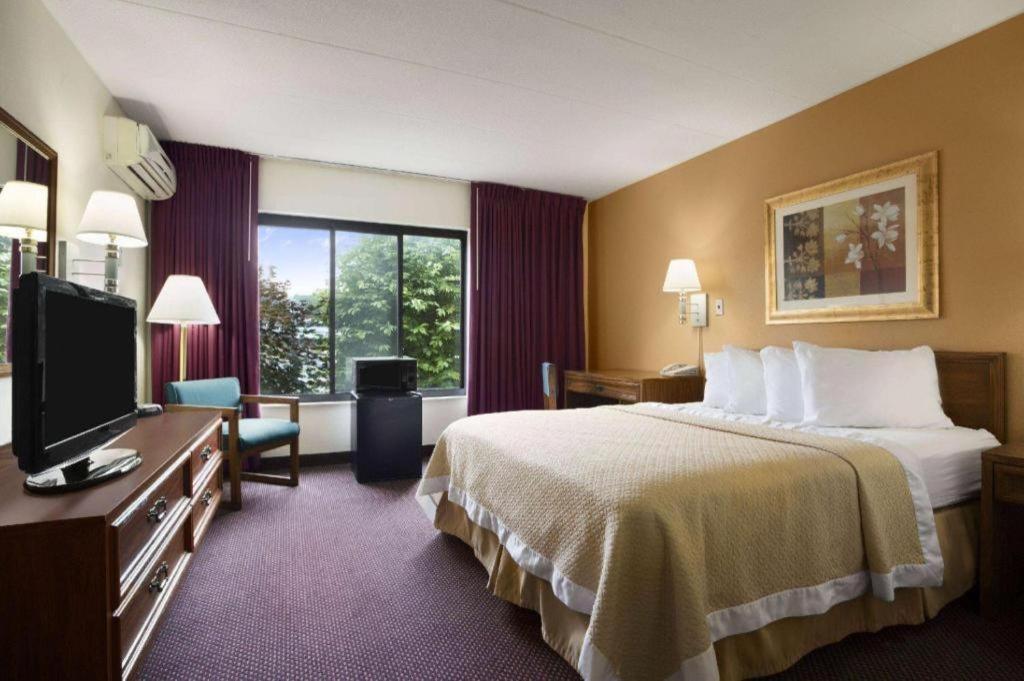 Hotel Ramadaby Wyndham Pittsburgh-New Stanton Extérieur photo