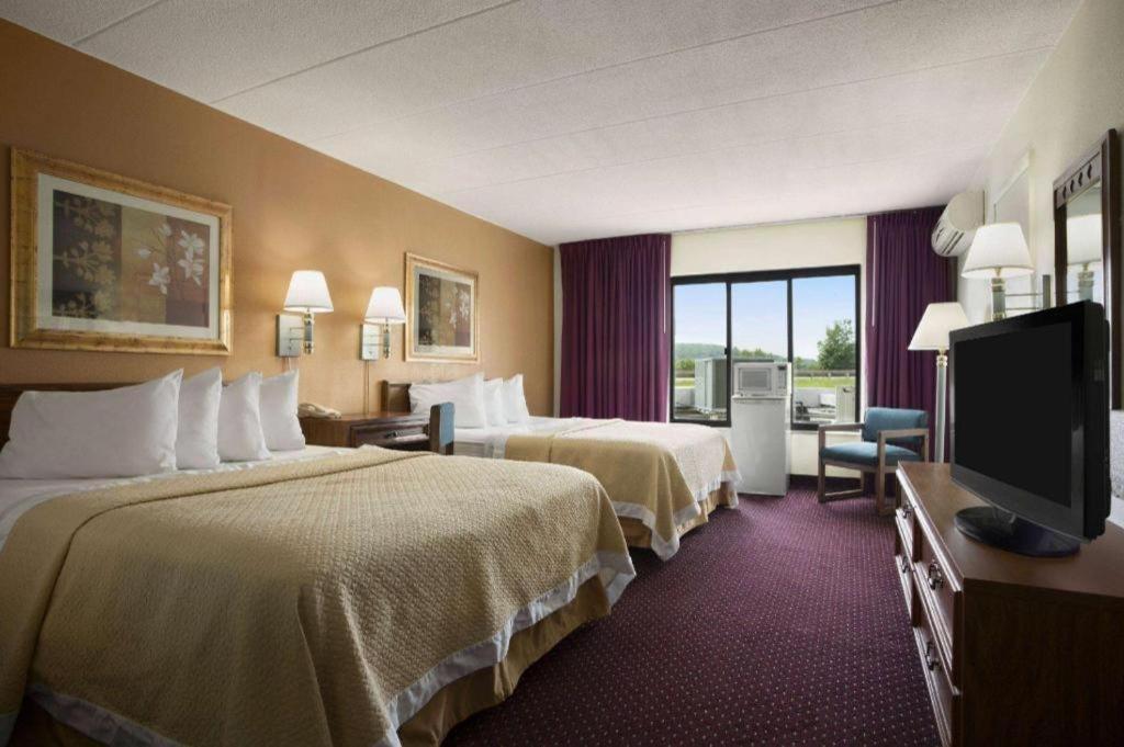 Hotel Ramadaby Wyndham Pittsburgh-New Stanton Extérieur photo