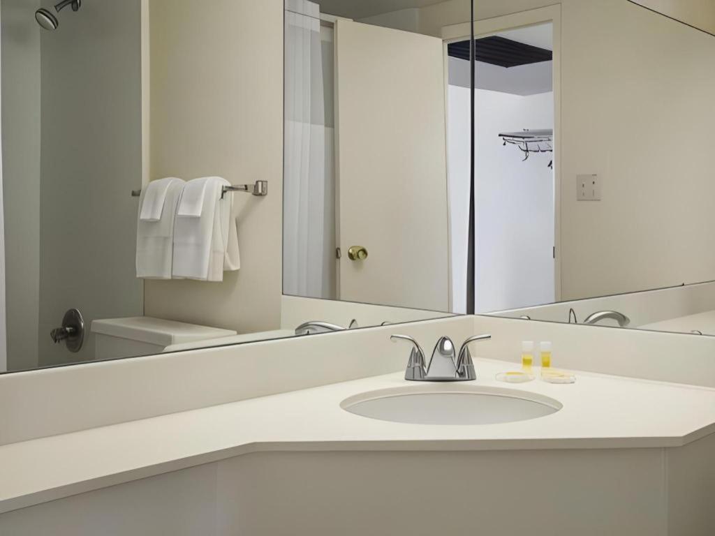 Hotel Ramadaby Wyndham Pittsburgh-New Stanton Extérieur photo