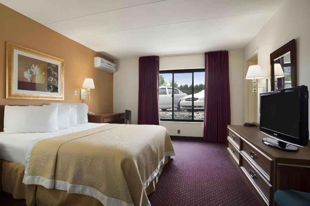 Hotel Ramadaby Wyndham Pittsburgh-New Stanton Extérieur photo